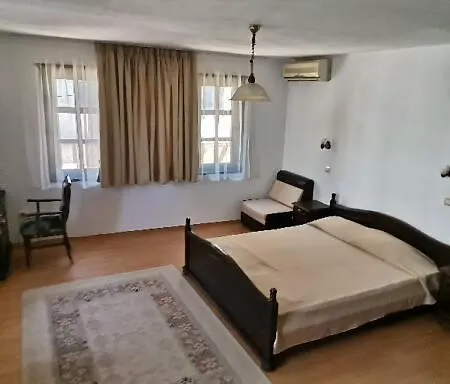 Bolyarka Hotel